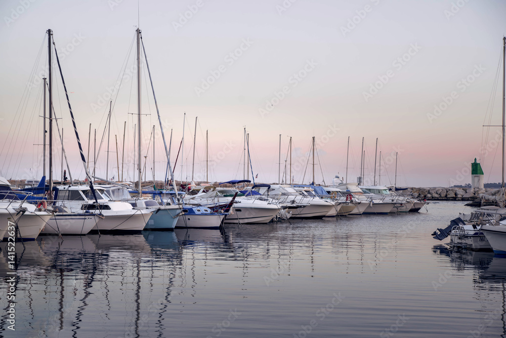 Fototapeta premium picturesque sunset with yachts at the pier on the coast