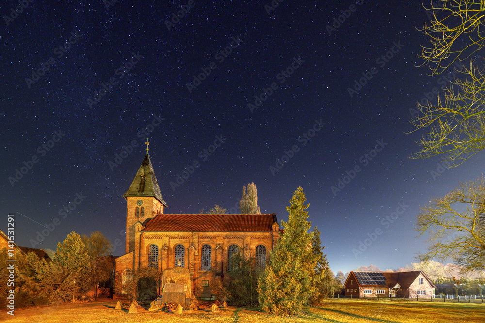 Kirche Breselenz / Sternenhimmel über der Kirche in Breselenz (Landkreis Lüchow-Dannenberg, Niedersachsen). Aufgenommen am 15. Februar 2017. Kirche Breselenz / Sternenhimmel über der Kirche in Breselenz (Landkreis Lüchow-Dannenberg, Niedersachsen). Aufgenommen am 15. Februar 2017.