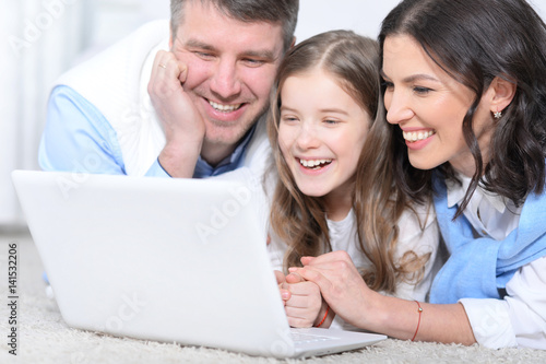 Family with daughter using laptop © aletia2011