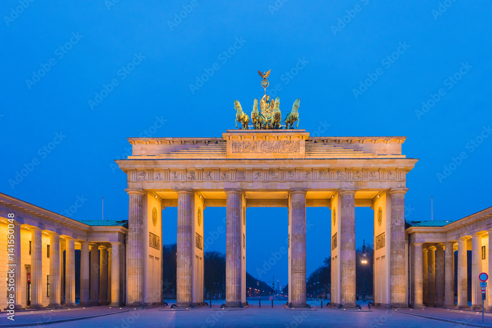 Obraz premium Brandenburger Tor (Brandenburg Gate) , famous landmark in Berlin Germany