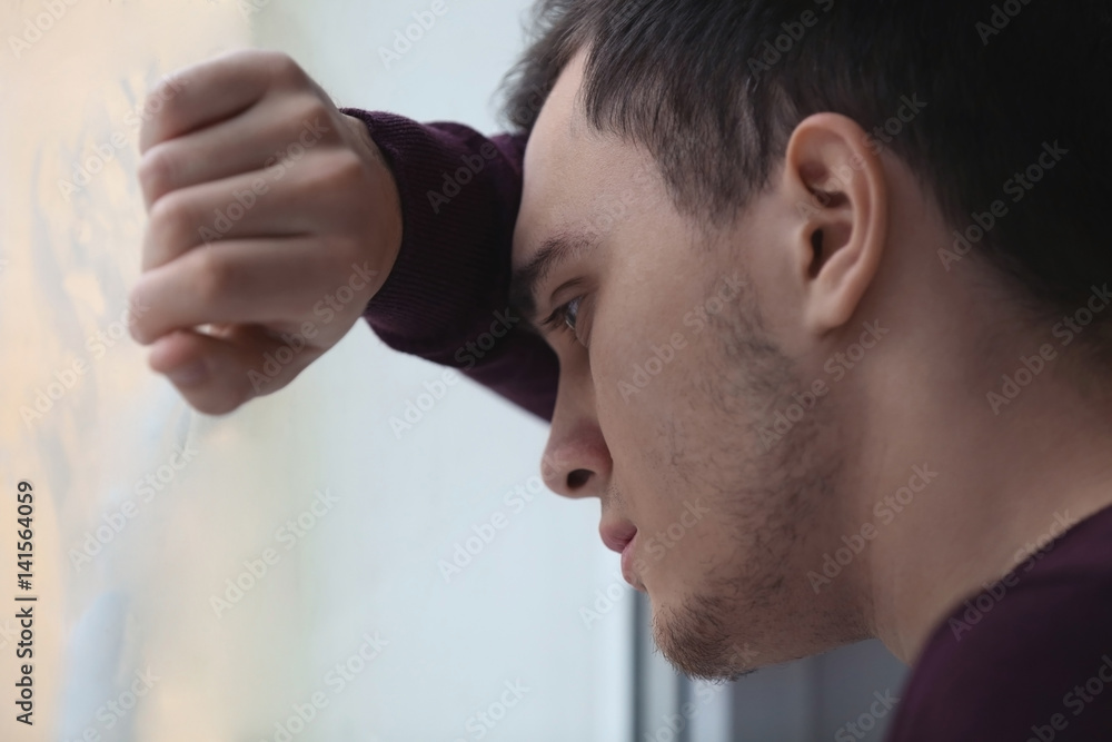 Obraz premium Handsome depressed man at home