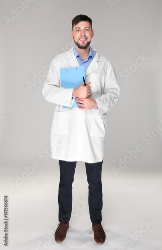 Young handsome pharmacist w...