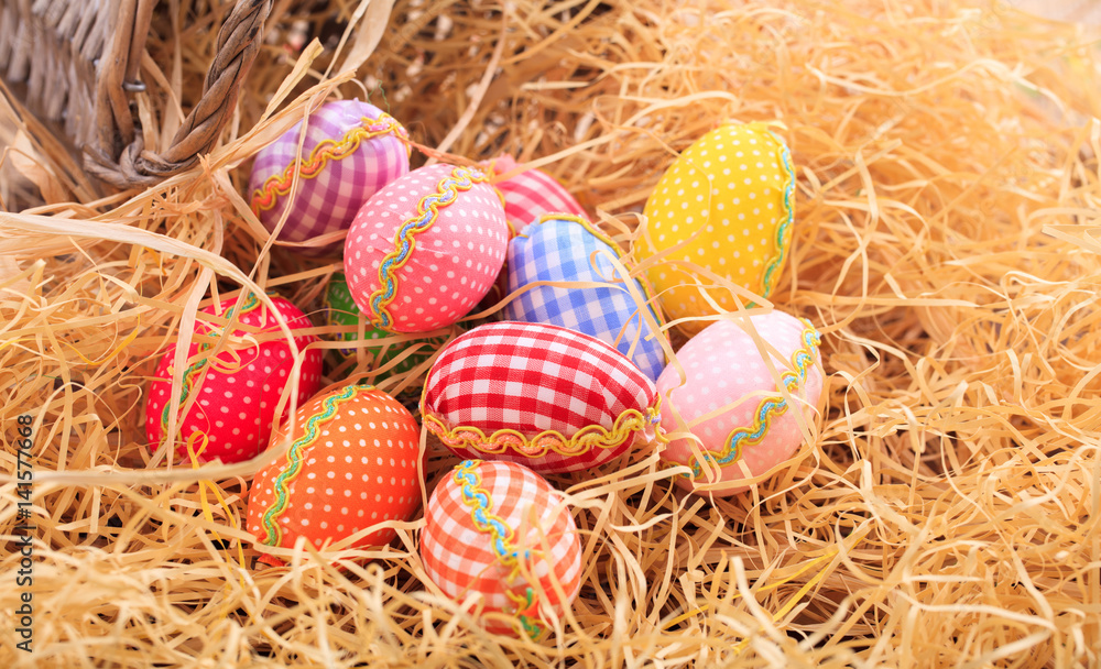 Obraz premium Easter eggs on straw background