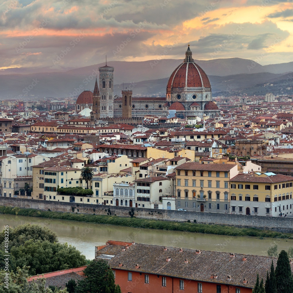 Obraz premium Florence Cathedral skyline sunset