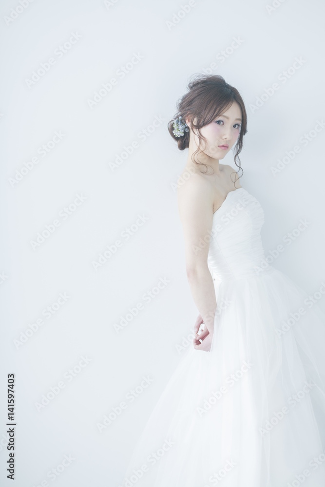 ウェディングドレスの花嫁