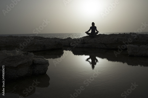 Bilde på lerret Evening meditation on seaside