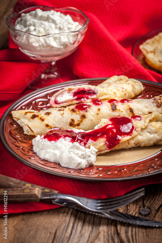 Rolled crepes stuffed with cottage cheese.