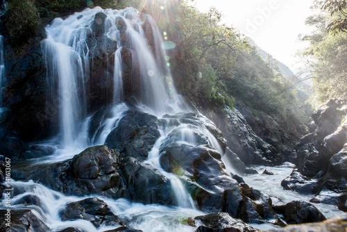 Obraz Wodospad w tylnym świetle