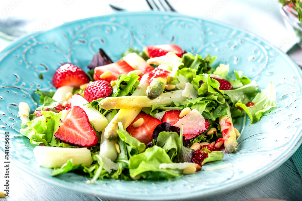 Spargelsalat mit erdbeeren Spargelsalat mit erdbeeren