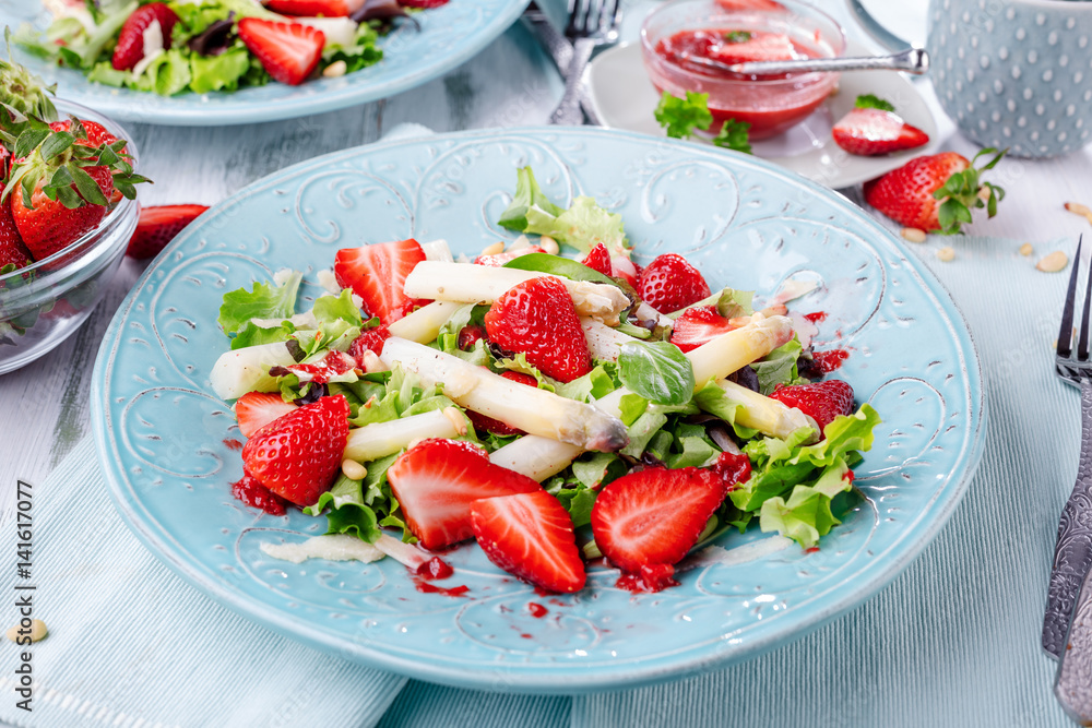 Spargelsalat mit erdbeeren Spargelsalat mit erdbeeren