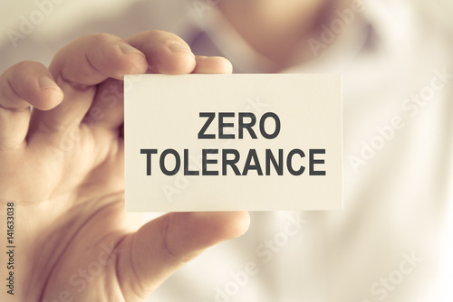 Obraz na płótnie Businessman holding ZERO TOLERANCE message card w salonie