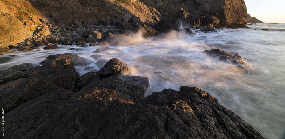 Fototapeta premium Sundown on Luffenholtz Beach, Trinidad, California