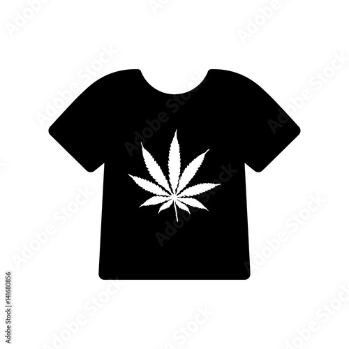Icono plano camiseta negra con hoja marihuana blanca en fondo blanco
