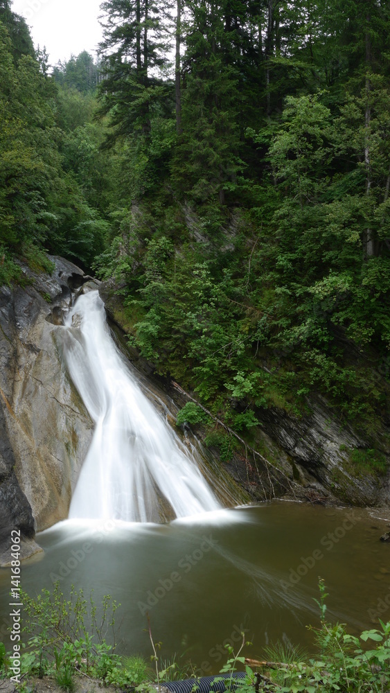 Fototapeta premium Wasserfall hoch