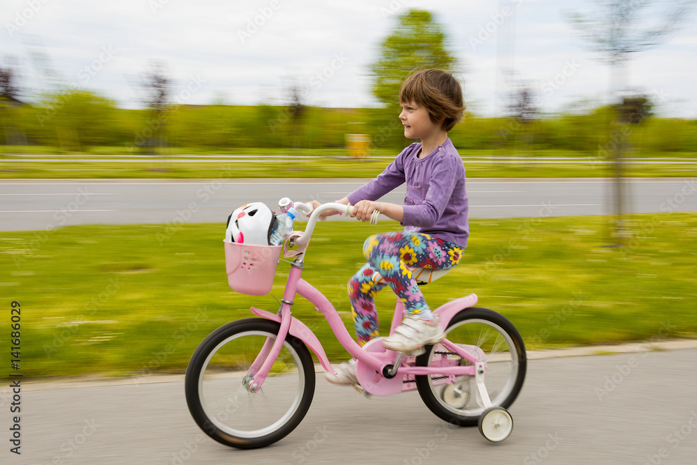 Fototapeta premium Girl learning to ride her bike