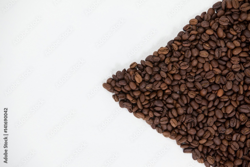 Naklejka premium Roasted coffee beans