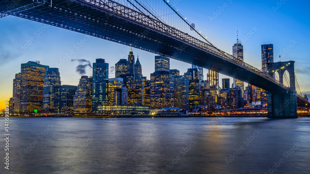 Obraz premium NYC Skyline Sunset and Manhattan Bridge