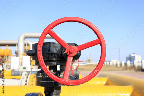 Oil pipeline valve