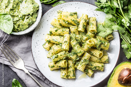 Obraz na płótnie Vegetarian pasta with green avocado and herbs sauce pesto