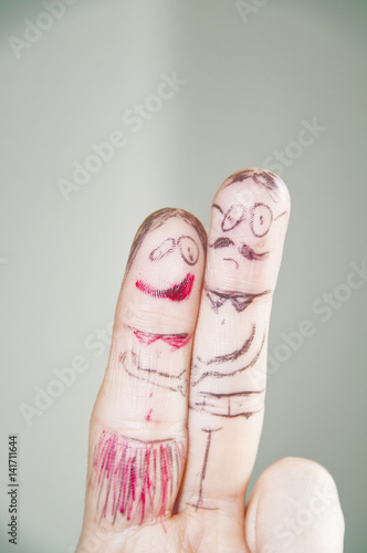  drawings on the hand's fingers