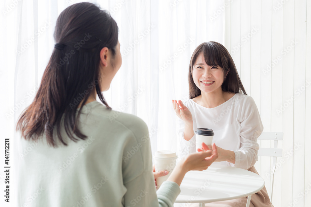 女性 カフェ 女性 カフェ