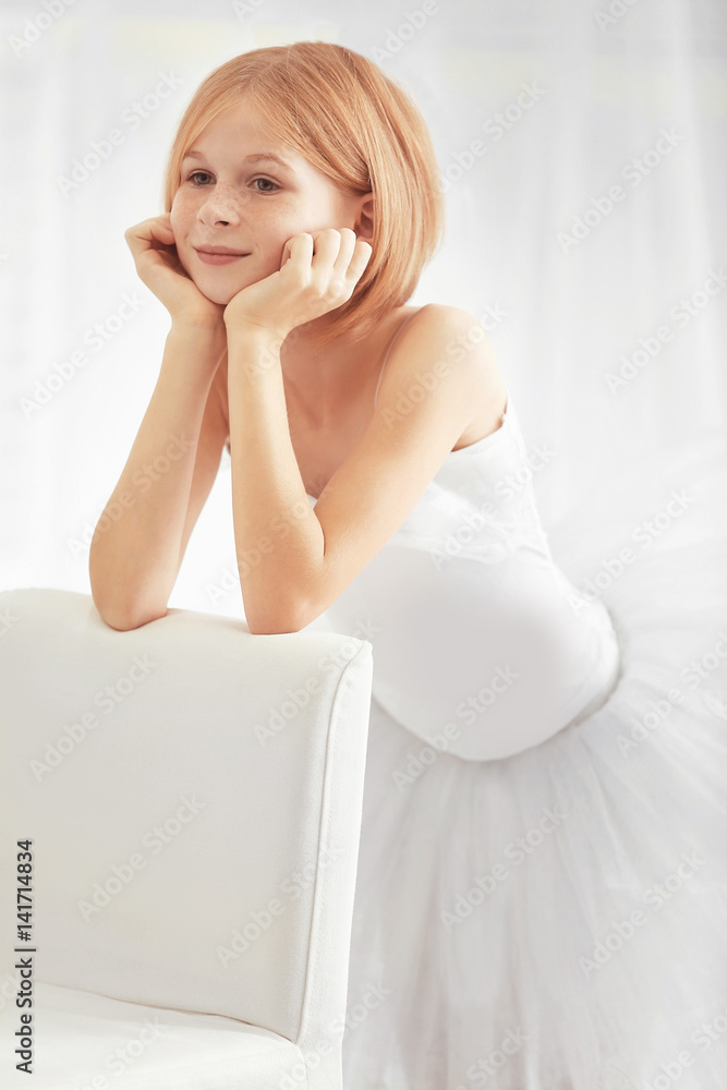 Obraz premium Small ballerina dancer at home