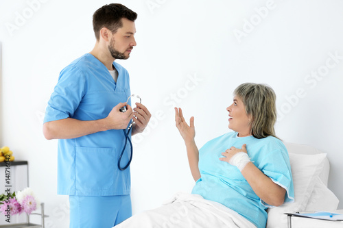 Doctor visiting patient in ...