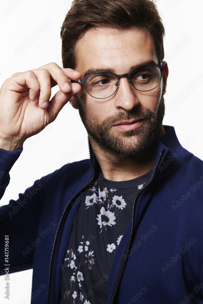 Obraz premium Dude adjusting spectacles, studio