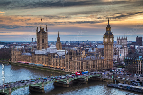 Photo London, England - The famous Big Ben with Houses of Parliament and Westminster B