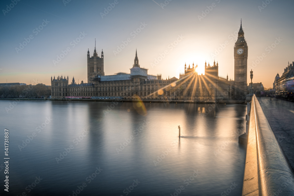 Big Ben and the houses of Parliament in London at dusk