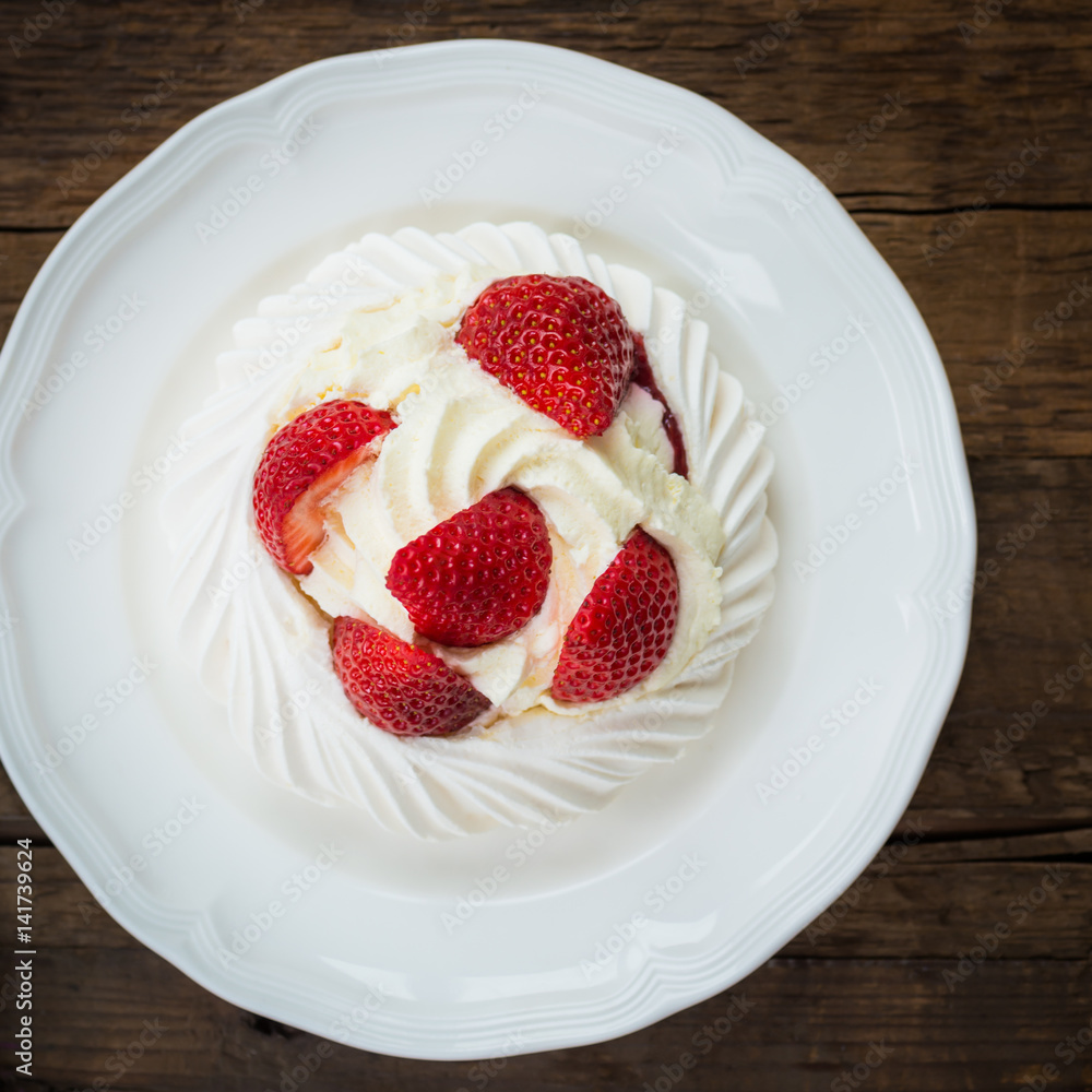 Mini Pavlova Meringue Cake with Fresh Strawberries Mini Pavlova Meringue Cake with Fresh Strawberries
