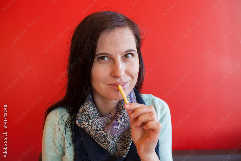 The girl the brunette is French fries The girl the brunette is French fries