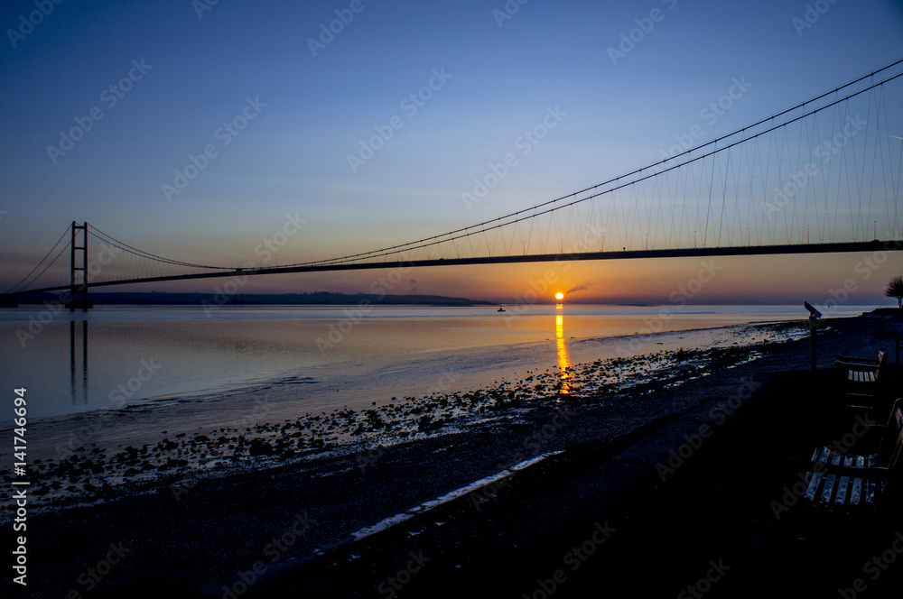 Obraz premium Humber Bridge at Sunset