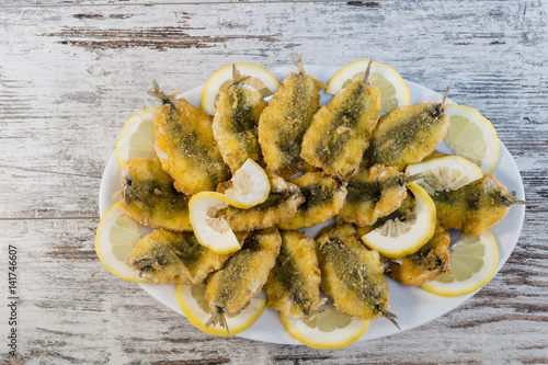 sarde fritte piatto ovale dall'alto orizzontale photo