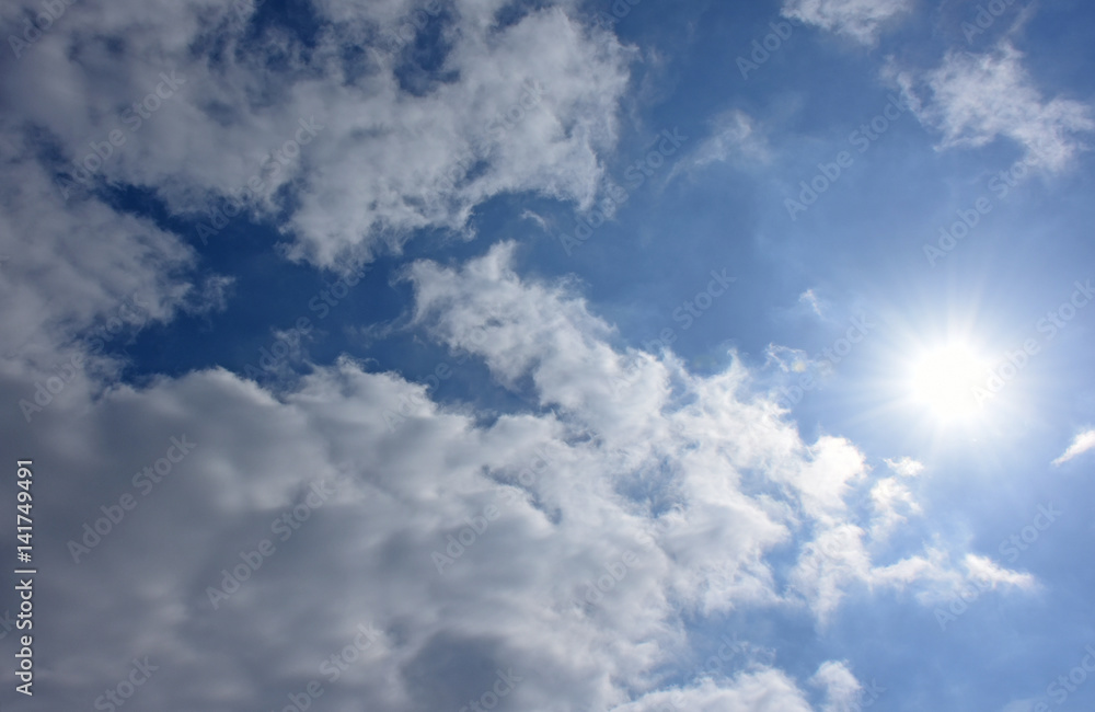 Obraz premium 青空と太陽
