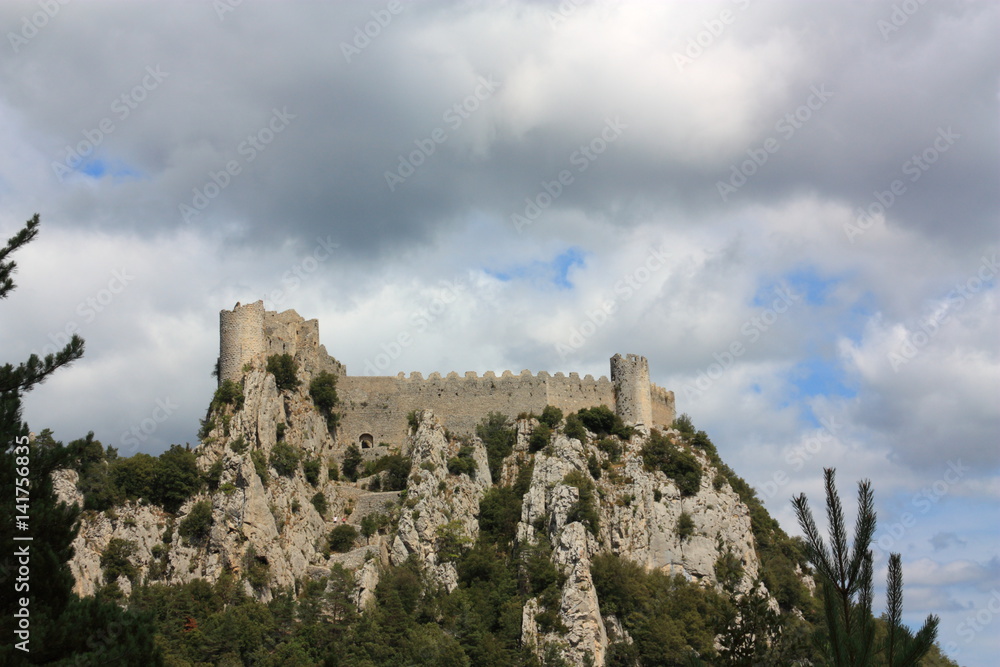 Chateau cathare de Puilaurens dans les Pyrénées, Occitanie dans le sud de la France