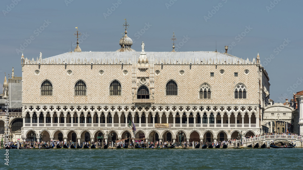 Beautiful panoramic view of the Palazzo Ducale palace and the famous bridge Ponte dei Sospiri, Venice, Italy, on a sunny day