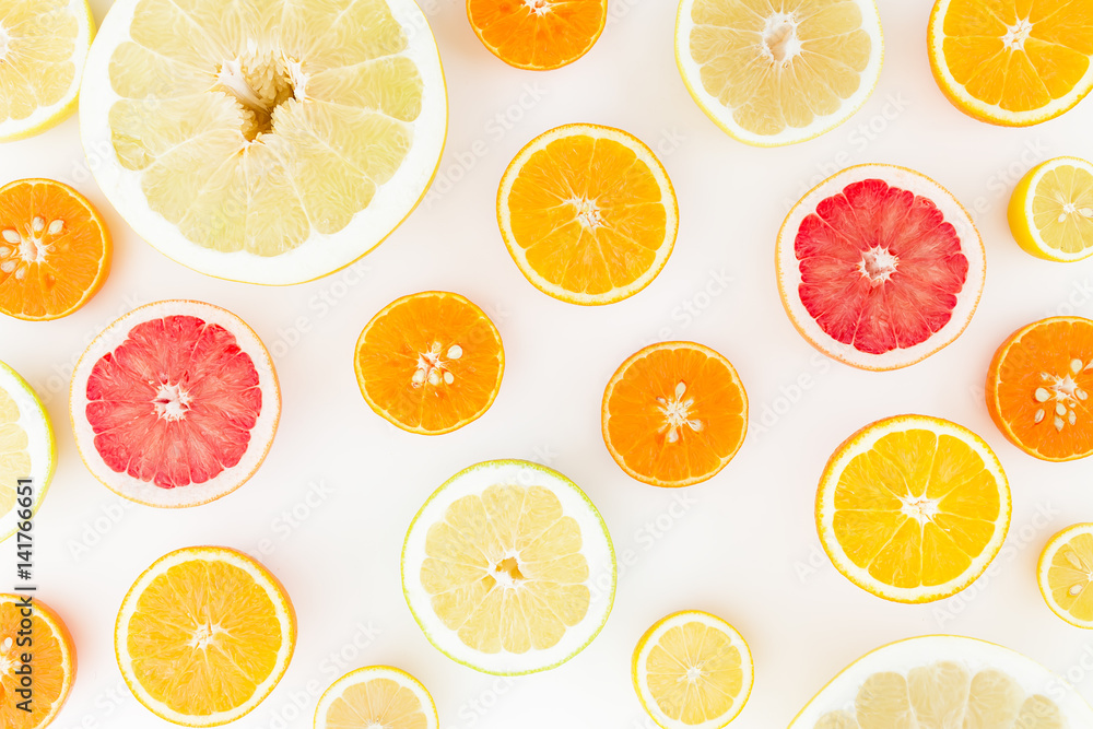 Obraz premium Lemon, orange, grapefruit, sweetie and pomelo on white background. Flat lay, top view.