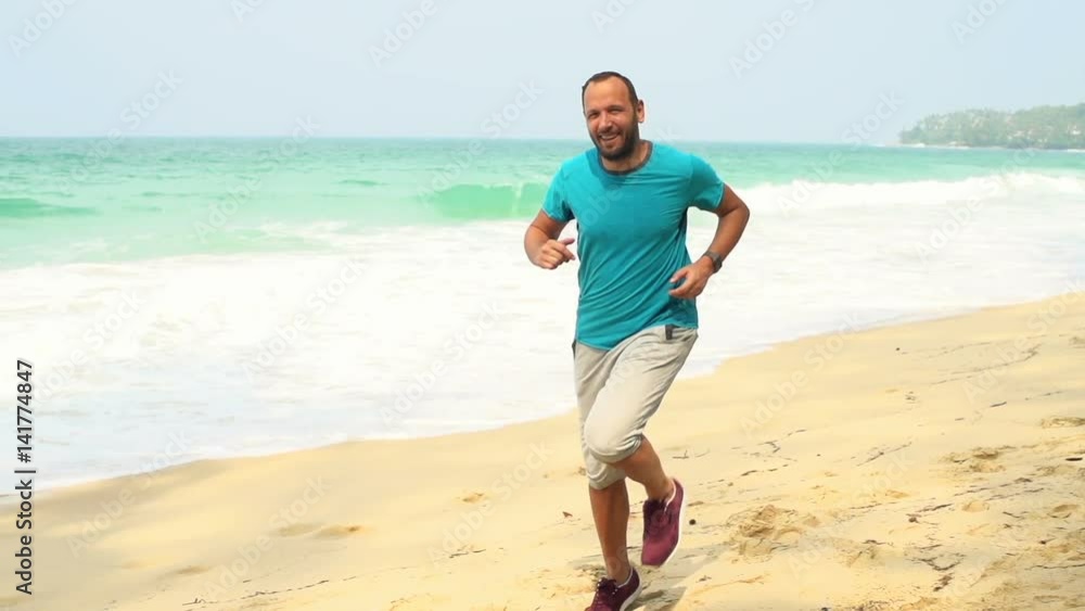 Portrait of happy, sporty man on tropical beach, super slow motion 240fps
Portrait of happy, sporty man on tropical beach, super slow motion 240fps