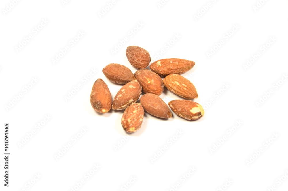 Obraz premium migdały na białym tle