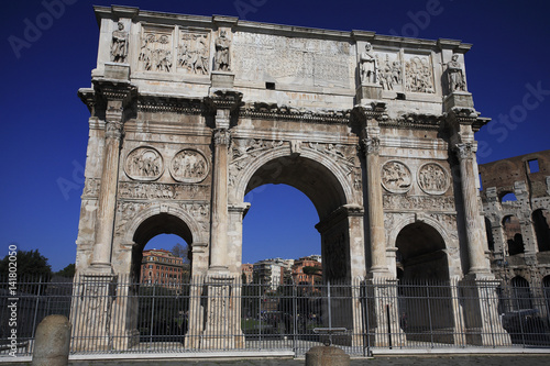 Arc d'Adrien / Centre historique de Rome  / Site classé UNESCO © PIXATERRA