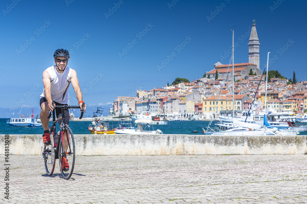 Fototapeta premium Radfahrer in Rovinj, Istrien, Kroatien