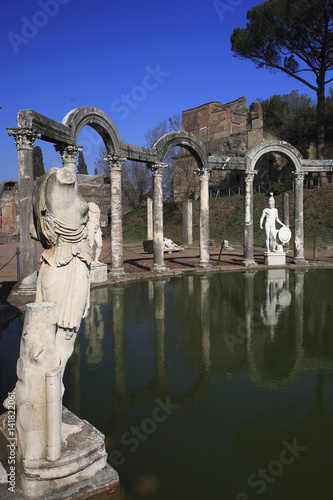 Villa Adriana / Le Canope / Vue sur l'Euripe / Site classé UNESCO photo