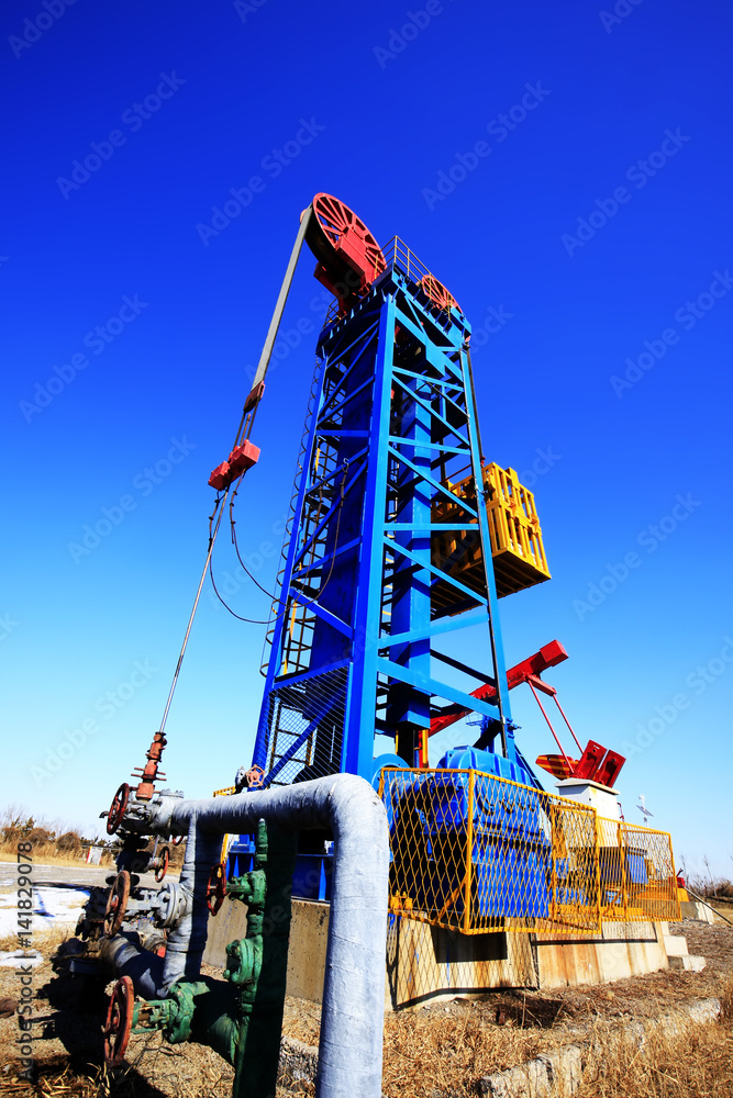 Tower type pumping unit