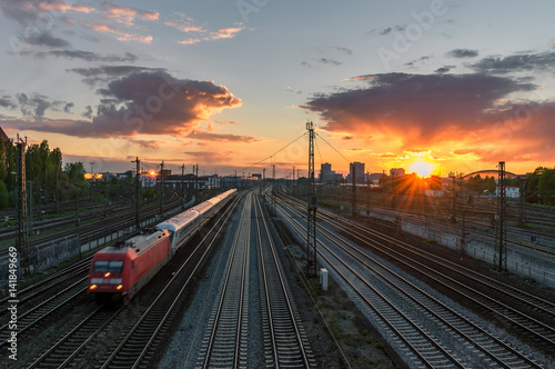 Sonnenuntergang auf Gleisen