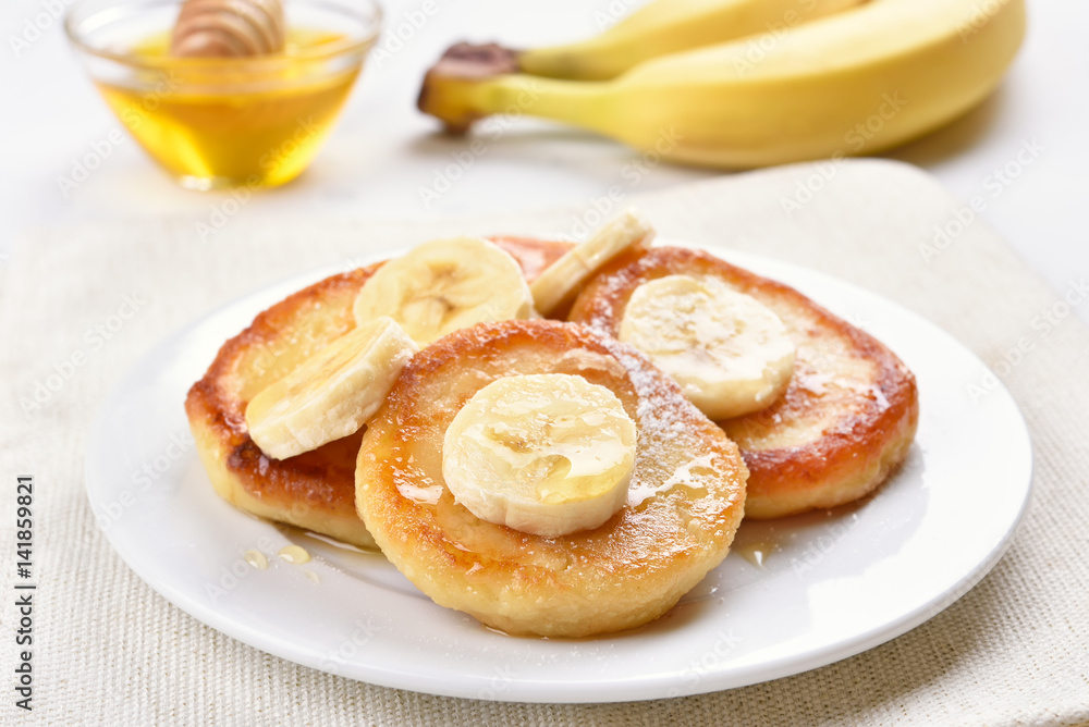 Pancakes with cottage cheese and banana slices