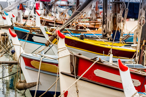 Wallpaper Mural barques de pêche traditionnelles le pointu Torontodigital.ca