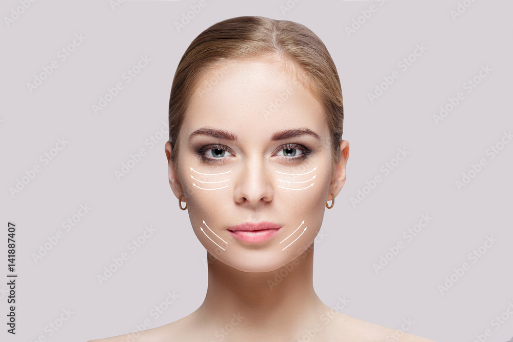 Naklejka premium Front portrait of beautiful young woman with green eyes on grey background closeup. girl with clean skin