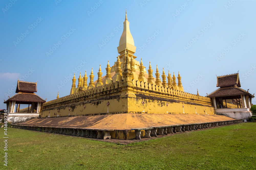 Fototapeta premium The golden cheddi in Pha That Luang at vientien laos