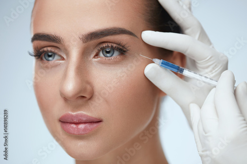 Tablou pe pânză Woman Face Receiving Beauty Injections In Skin